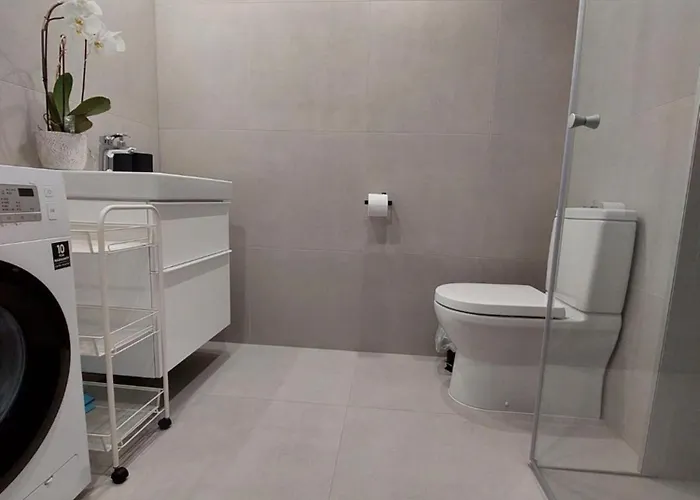 Rebase - Free Parking Apartment